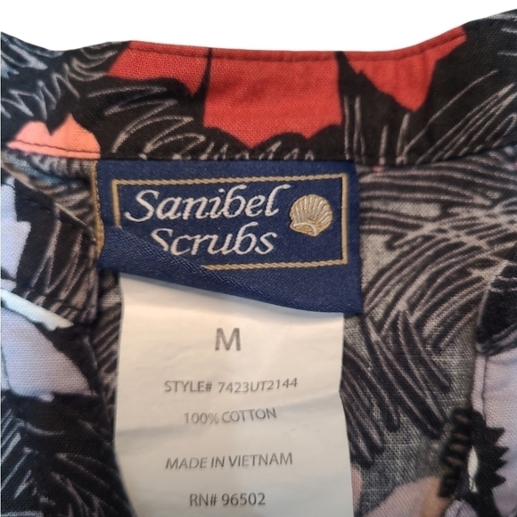 Sanibel Floral Scrub Top Gray Red Front Pockets Size Medium - Picture 2 of 6